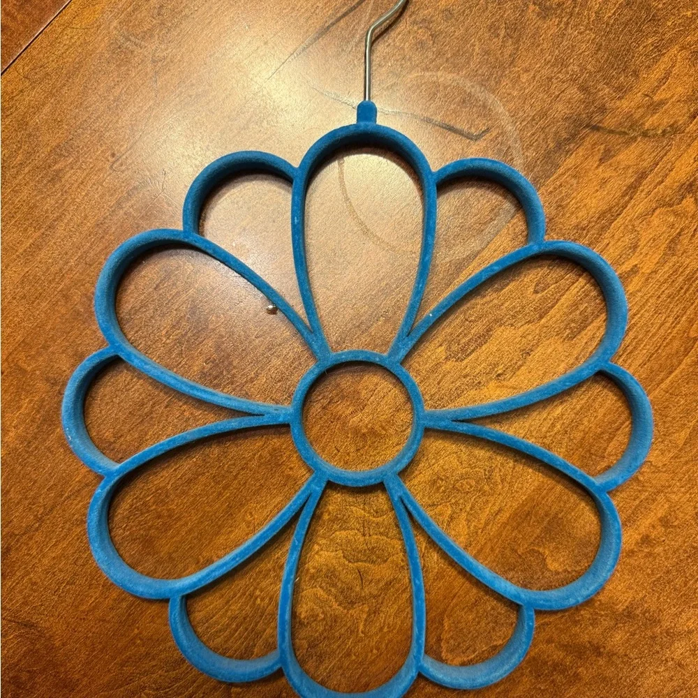 Blue scarf hanger
